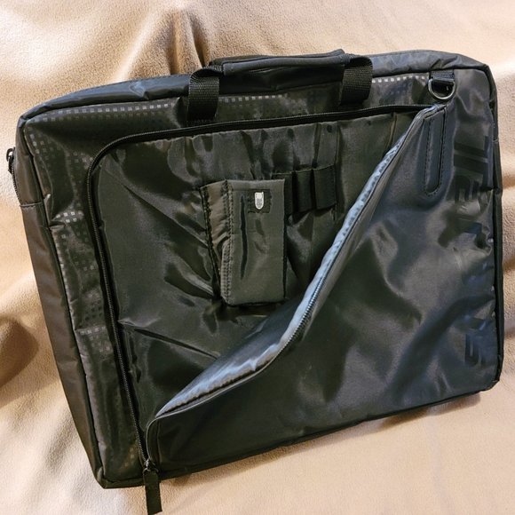 *PRICE DROP* Targus Slim Laptop Slipcase Briefcase For Laptops Up To 15.6" - Picture 3 of 12